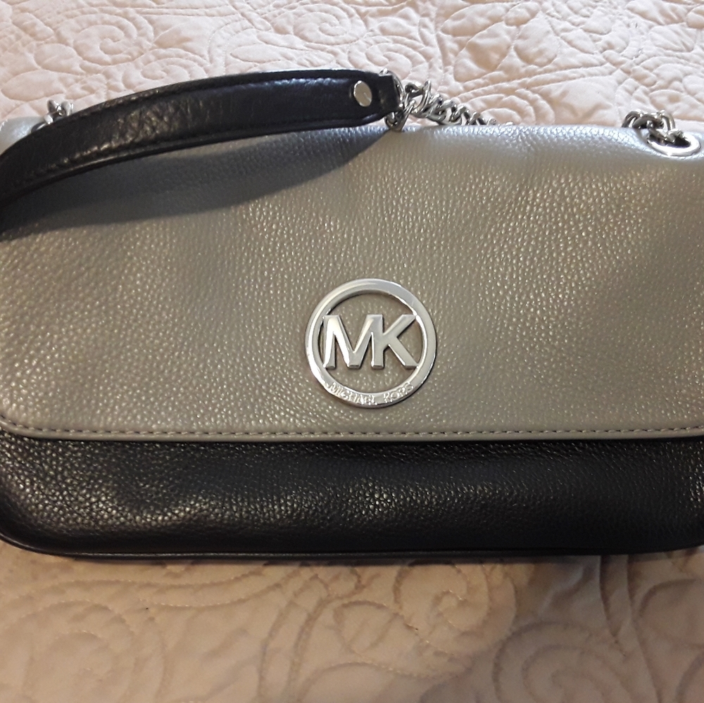 MK crossbody bag, 6x10x3,6 ccard slots, 2 pockets